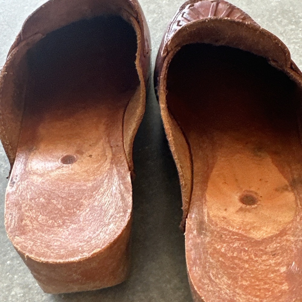 Vintage Brownish red Leather molded poly sole chunky Heels Clogs 6M - Picture 7 of 7